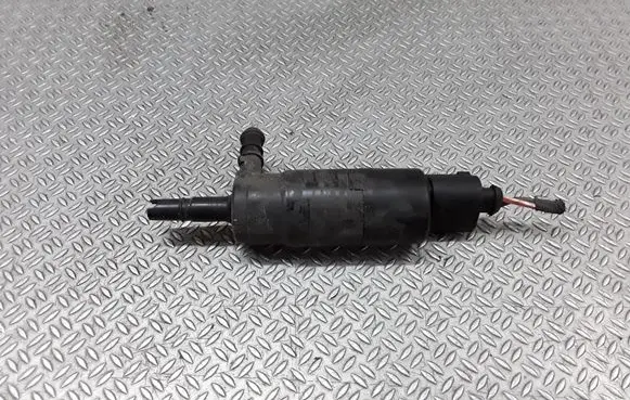 Volkswagen PASSAT B6 Headlight washer pump 