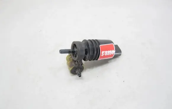 Volkswagen PASSAT B7 Windscreen/windshield washer pump 1K6955651 3122789