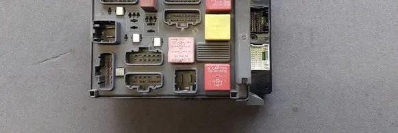 Renault Laguna II Fuse module 8200292640 0640276 8200283811