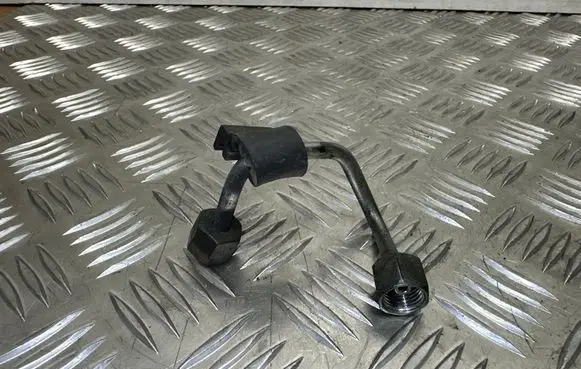 Volkswagen PASSAT B8 Fuel line pipe