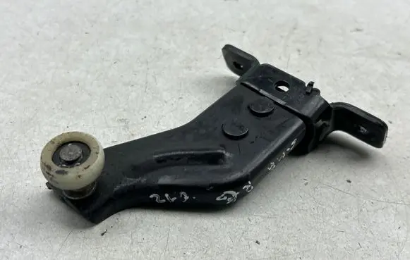 Ford C-MAX II Sliding door upper roller guide/hinge AM51U25028AF