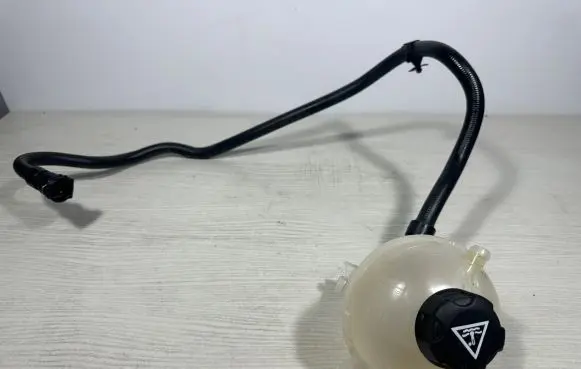 Opel Grandland X Coolant expansion tank/reservoir 9673473980 9850533480 9678125880