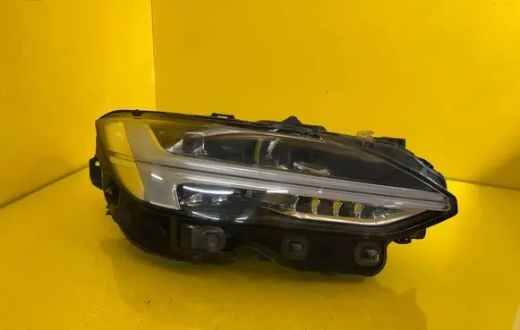 Volvo S90, V90 Headlight/headlamp 31655759