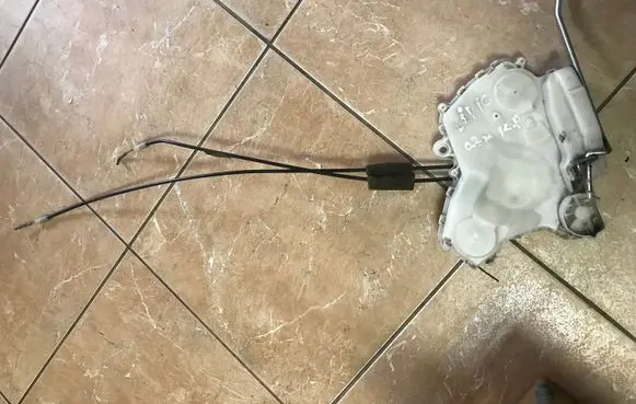 Honda Civic Front door lock 72111SMR
