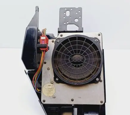 Audi A3 S3 8L Subwoofer speaker 8L0035381G