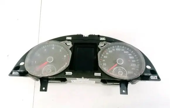 Volkswagen PASSAT B7 Speedometer (instrument cluster) 3AA920871
