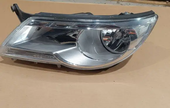 Volkswagen Tiguan Headlight/headlamp 5N1941031AB