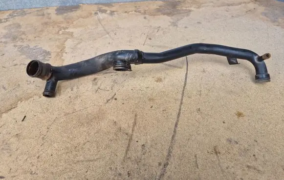 Audi A6 S6 C5 4B Engine coolant pipe/hose 059121071P