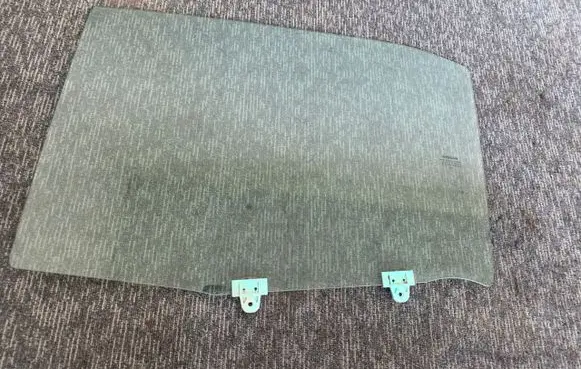 Nissan Juke II F16 Front door window glass four-door 43R000464