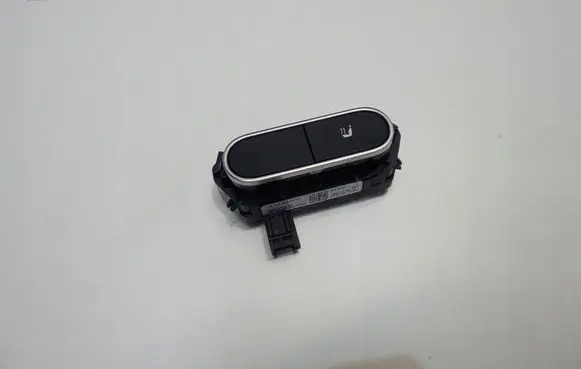 Mercedes-Benz CLA C118 X118 Seat heating switch A1779056800