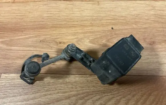 BMW 5 E39 Headlight/headlamp level sensor 1093697