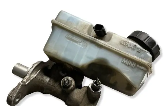 Renault Clio IV Master brake cylinder 460915125R 1070529S01