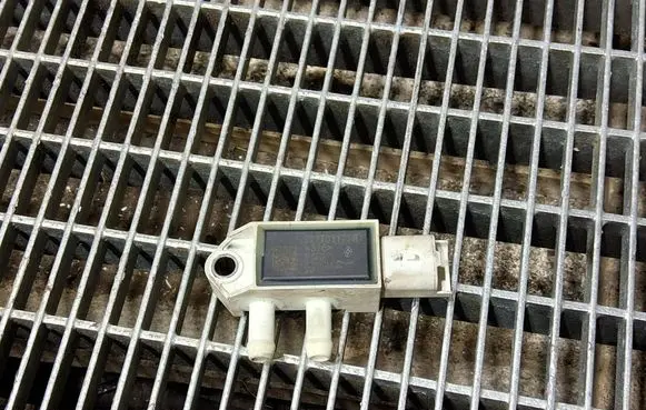 Mercedes-Benz B W246 W242 Exhaust gas pressure sensor 227701177R