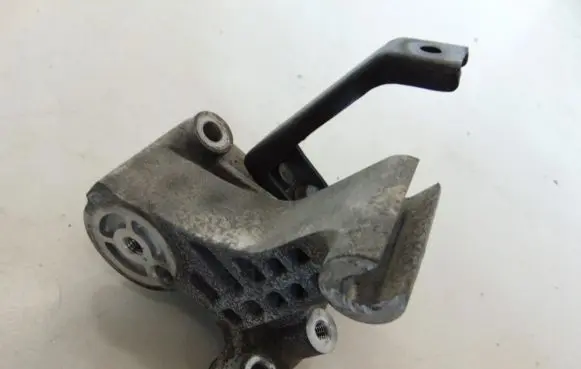 KIA Stinger Generator/alternator bracket 