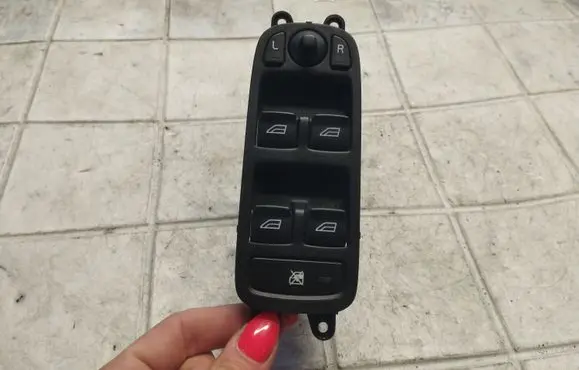 Volvo V50 Electric window control switch 30739845 30739846 03451100