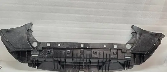 Volvo XC40 Front bumper skid plate/under tray 32345494