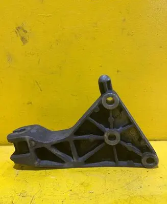 Opel Zafira B Engine mounting bracket 13174501 2581GM