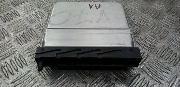 Volvo XC70 Engine control unit/module 30637733A