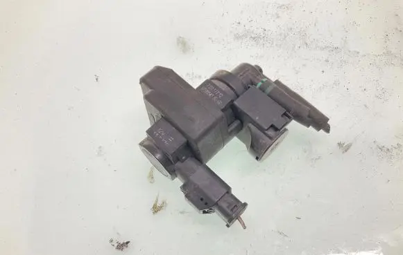BMW 1 F20 F21 Turbo solenoid valve 70177712 V75995478