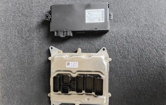 BMW X1 E84 Engine ECU kit and lock set 8617569-01
