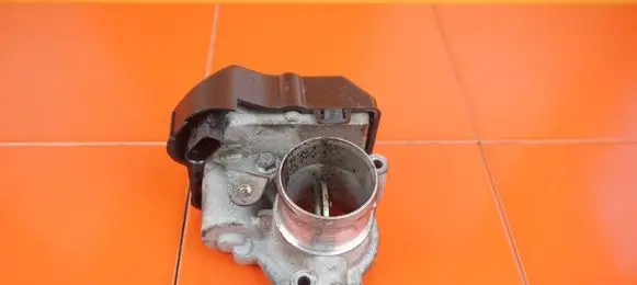 Suzuki Grand Vitara II Throttle body valve 19MB52