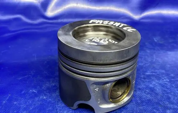 Volkswagen PASSAT CC Piston 82R2 7901G