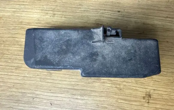 Opel Insignia A Fuse box cover 13222785