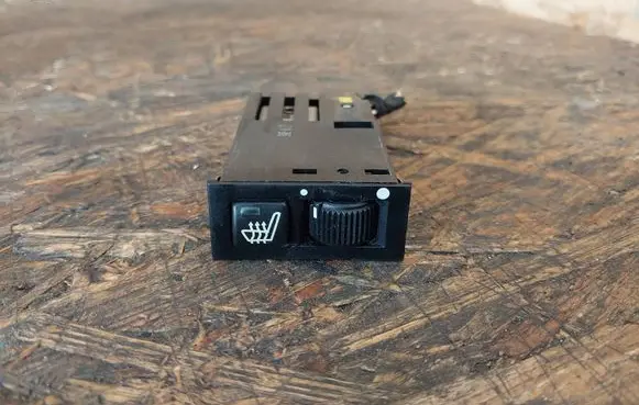 BMW 5 E39 Seat heating switch 8352259 61318352259 45950D