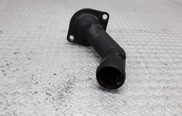 Volkswagen Touran I Engine coolant pipe/hose 06A121121C