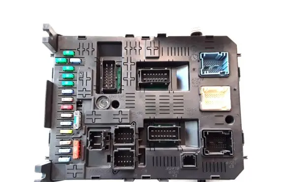 Peugeot 3008 I Fuse module 966689538002