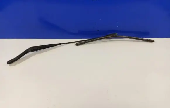 Windshield/front glass wiper blade