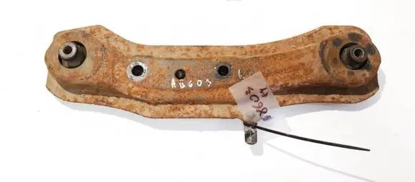 Honda CR-V Engine mount bracket