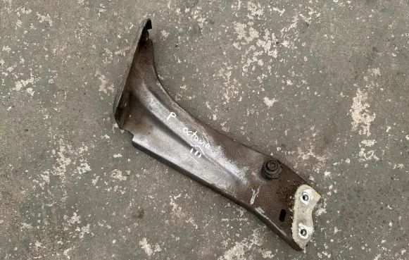 Skoda Octavia Mk3 (5E) Fender mounting bracket