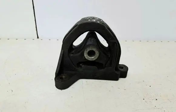 Honda FR-V Engine mount bracket