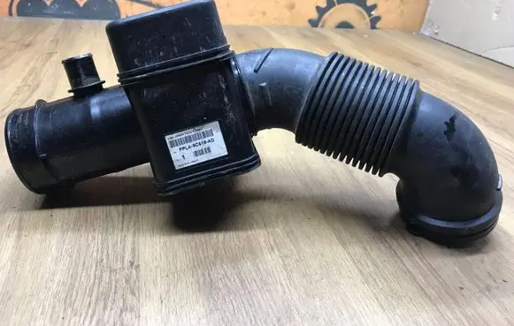 Land Rover Discovery 5 Air intake hose/pipe FPLA9C619AD
