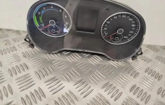 Volkswagen Jetta VI Speedometer (instrument cluster) 5C6920883
