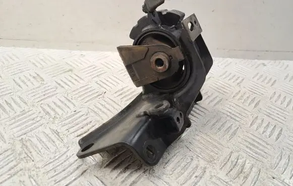 Toyota Avensis T250 Engine mount bracket 123720R010