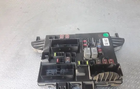 Opel Insignia A Fuse module 544949969 13277319