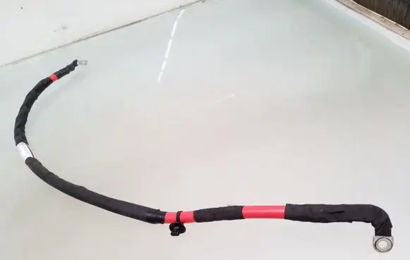 Land Rover Defender Positive cable (battery) L663MY23JOB1SDF11D