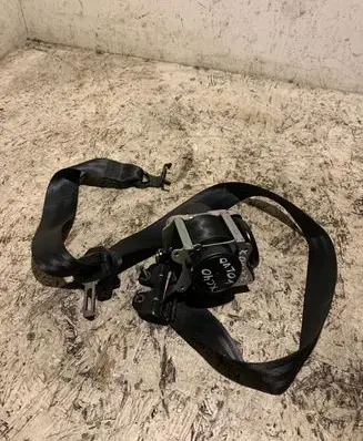 Volvo XC40 Front seatbelt 638028300b