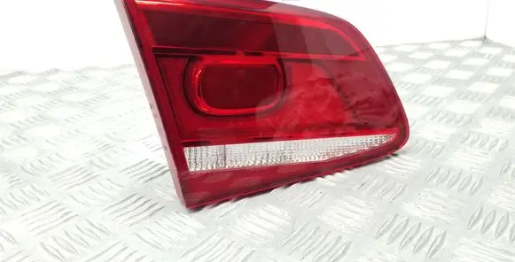 Volkswagen PASSAT B7 Tailgate rear/tail lights 3AE945093E