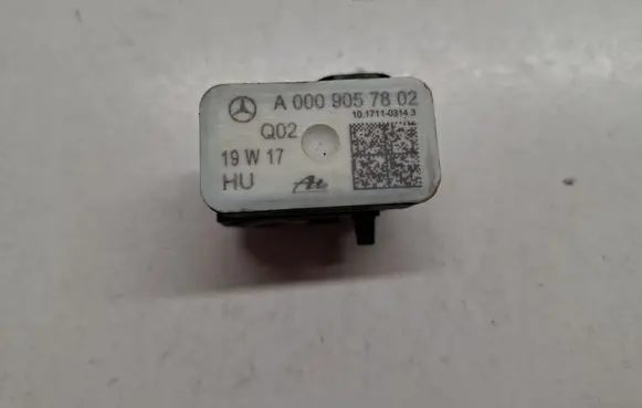Mercedes-Benz C W205 Airbag deployment crash/impact sensor 0009057802 A0009057802