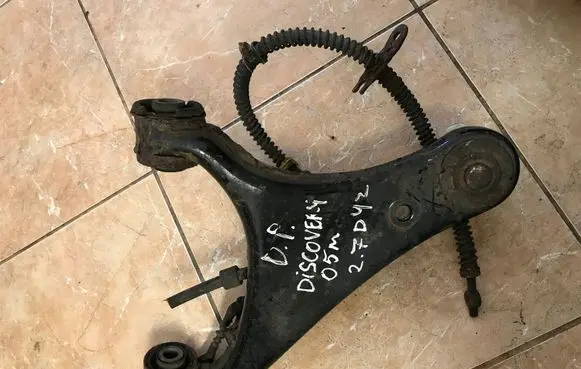 Land Rover Discovery 3 - LR3 Front upper control arm/wishbone 