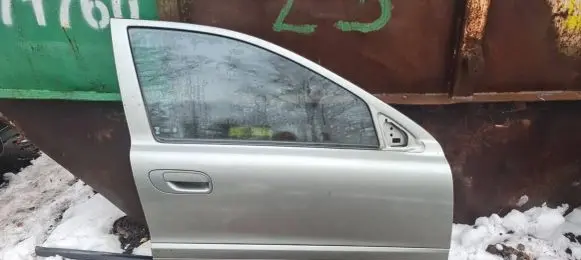 Volvo V70 Front door