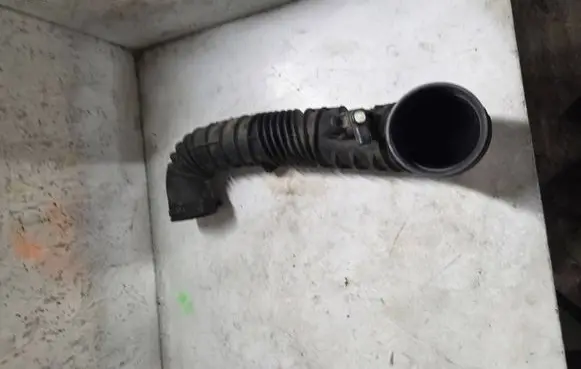 Mercedes-Benz Vito Viano W639 Turbo air intake inlet pipe/hose A6395282582
