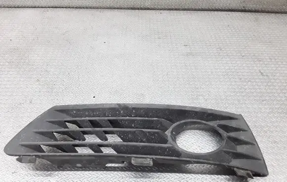 Opel Zafira B Front bumper lower grill 13124989