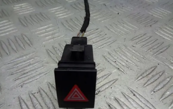 Volkswagen Polo IV 9N3 Hazard light switch 6Q0953235A