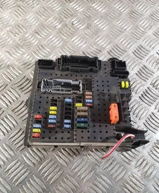 Volvo XC70 Fuse module 8676391 00004657276 12217799
