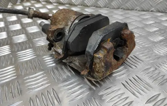 Volkswagen Golf IV Front brake caliper