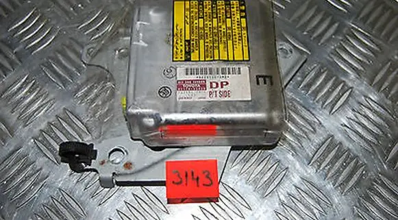 Lexus IS 200-300 Airbag control unit/module 8917053020